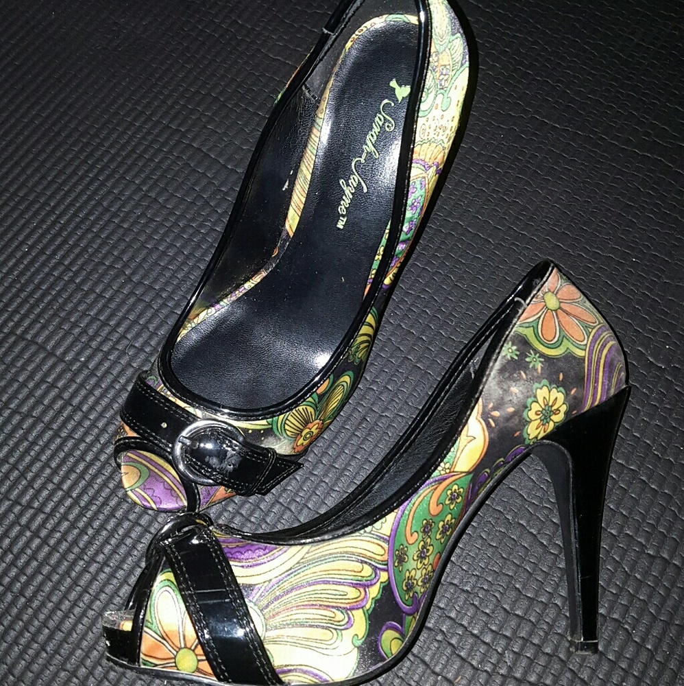 Multi-colored Pumps