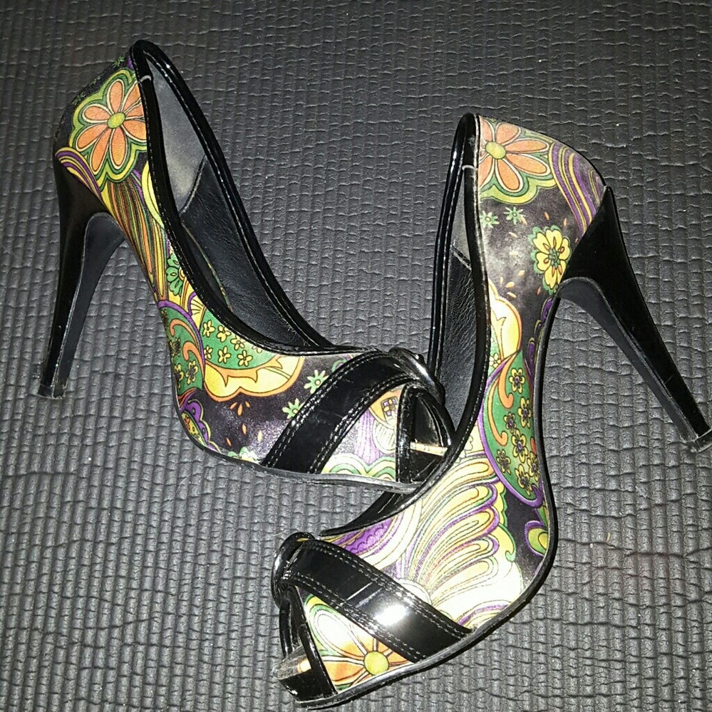 Multi-colored Pumps - Picture 2 of 4