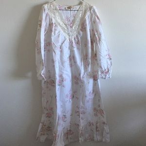 🌸 Vintage VS pink floral nightgown