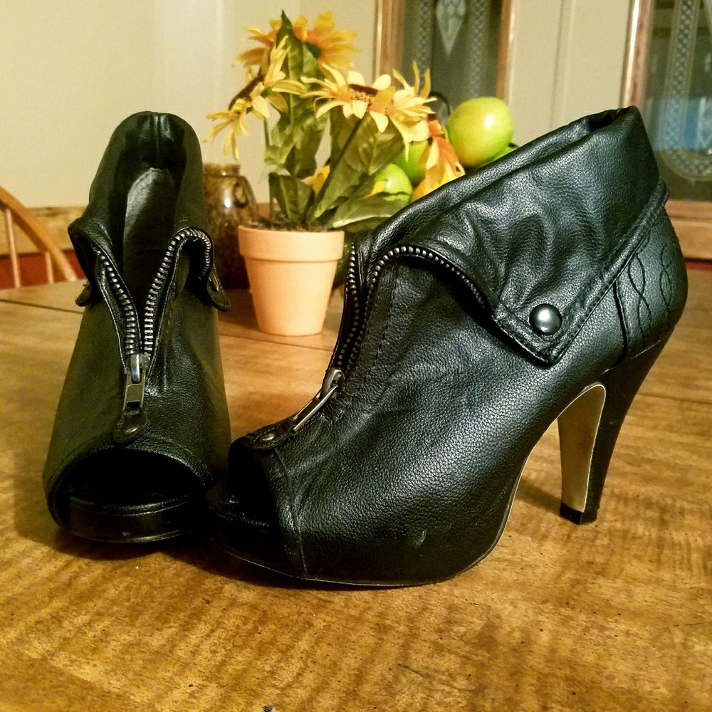 Black peep toe pump zipper booties Madden Girl