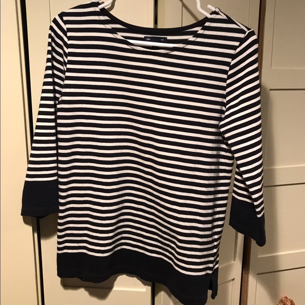 Gap shirt