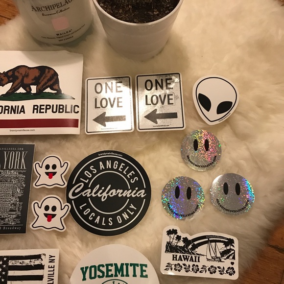 Brandy Melville stickers bundle 👽👽 - Picture 5 of 8