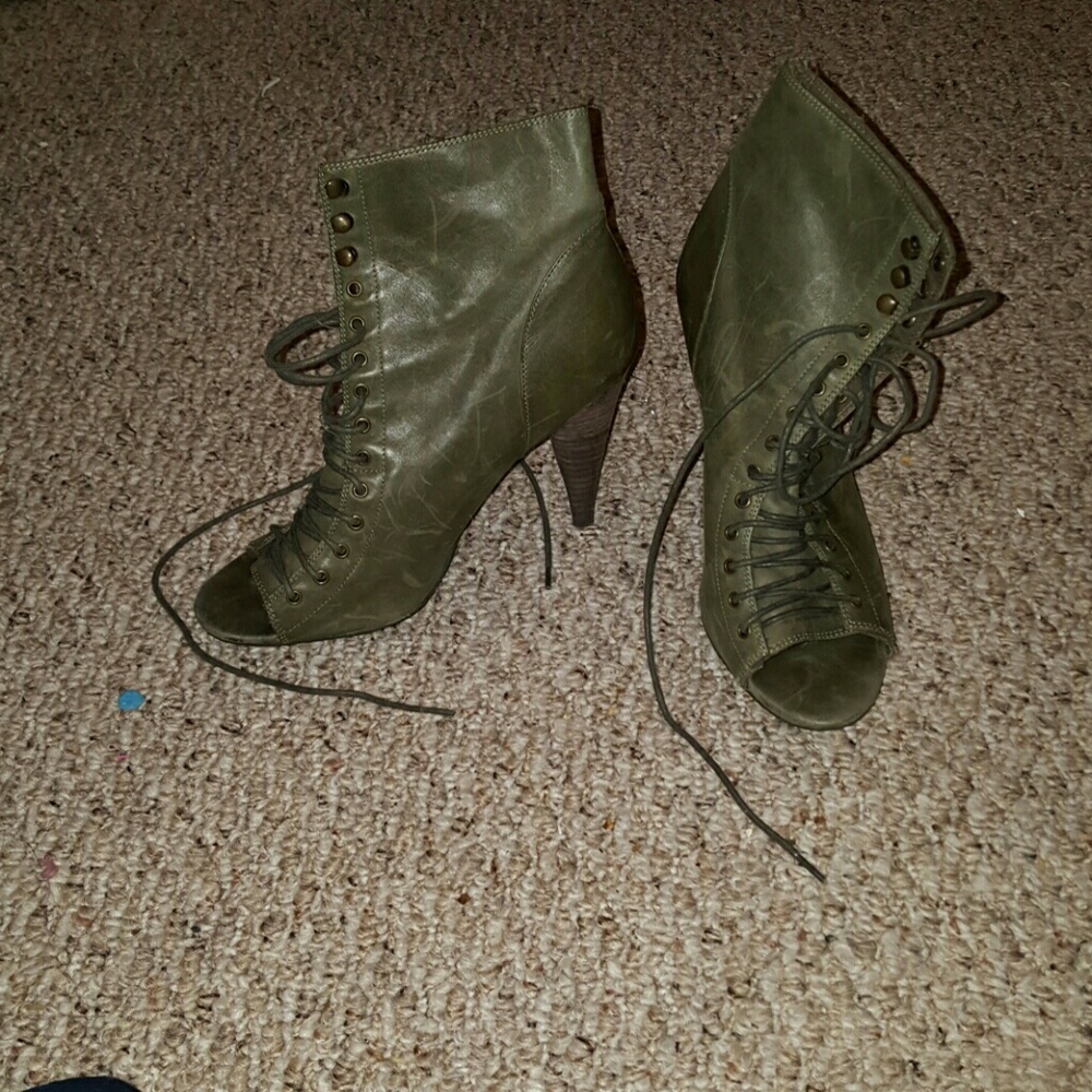 Aldo laced BOOTIES!