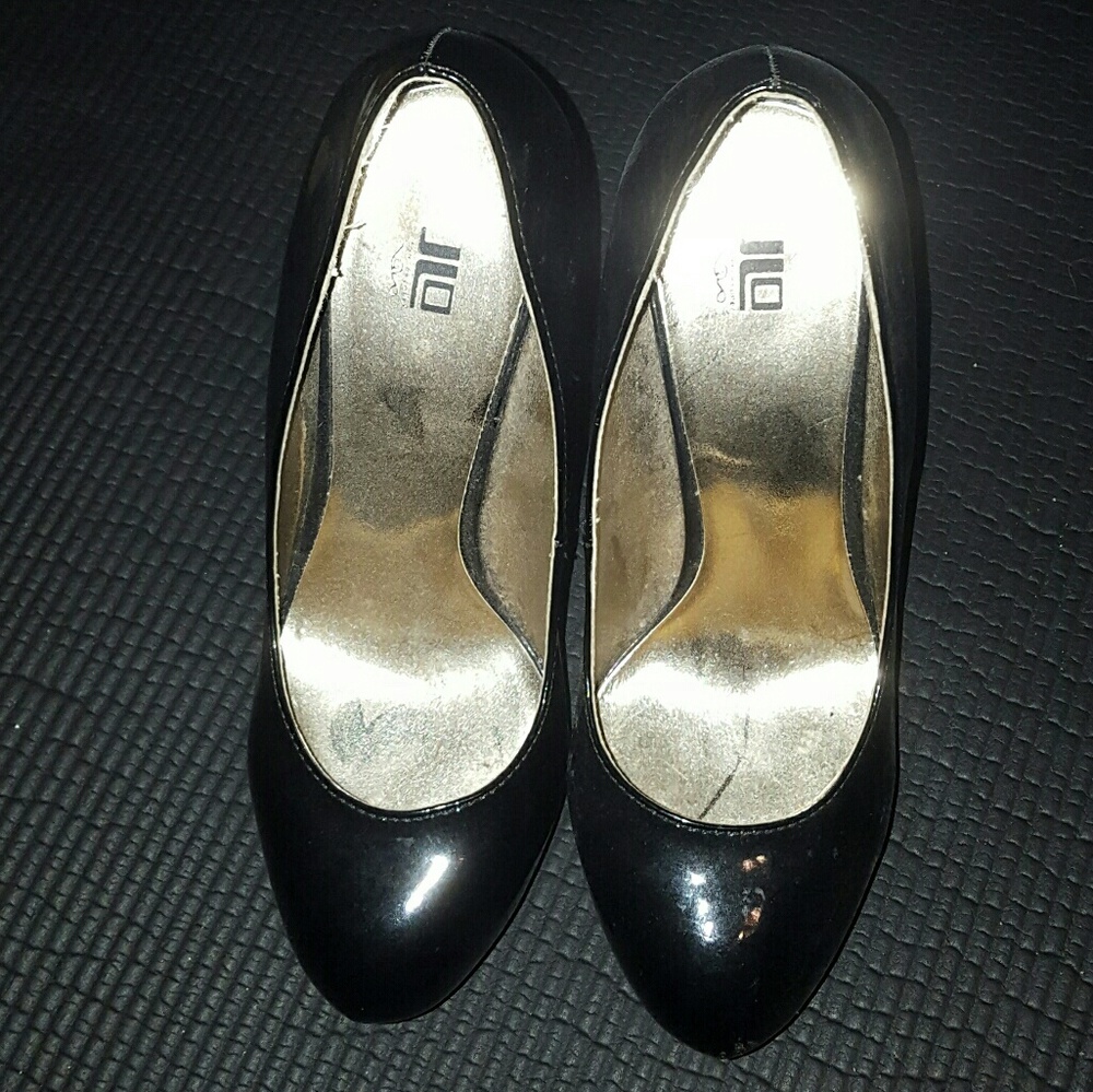 Black Pumps