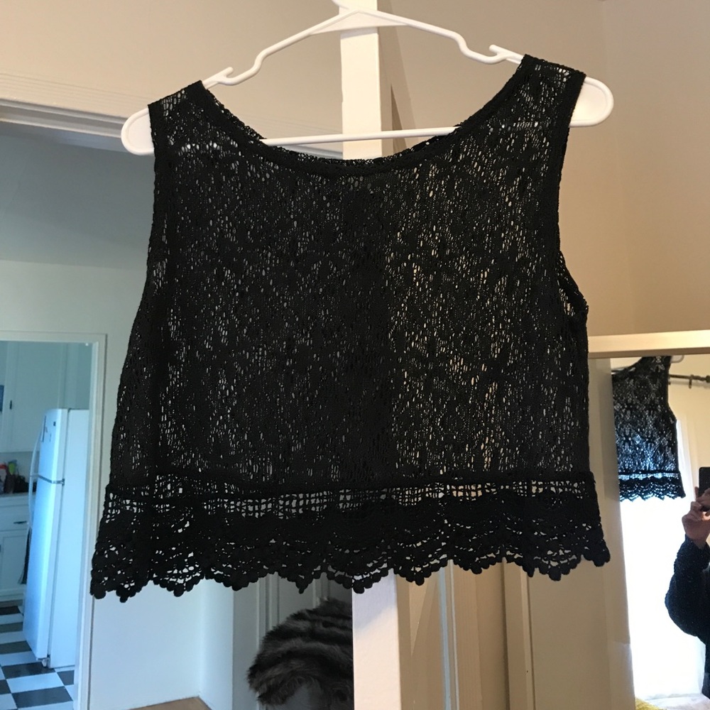 Short lace crop top!