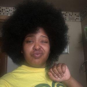 Meet your Posher, Elise