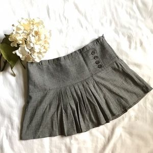 BCBG Max Azria mini skirt size 4 fully lined pleat