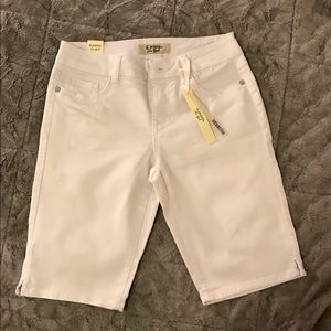 NEW White Bermuda Shorts NWT Size 4 d. jeans
