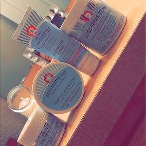 First aid beauty skin care kit