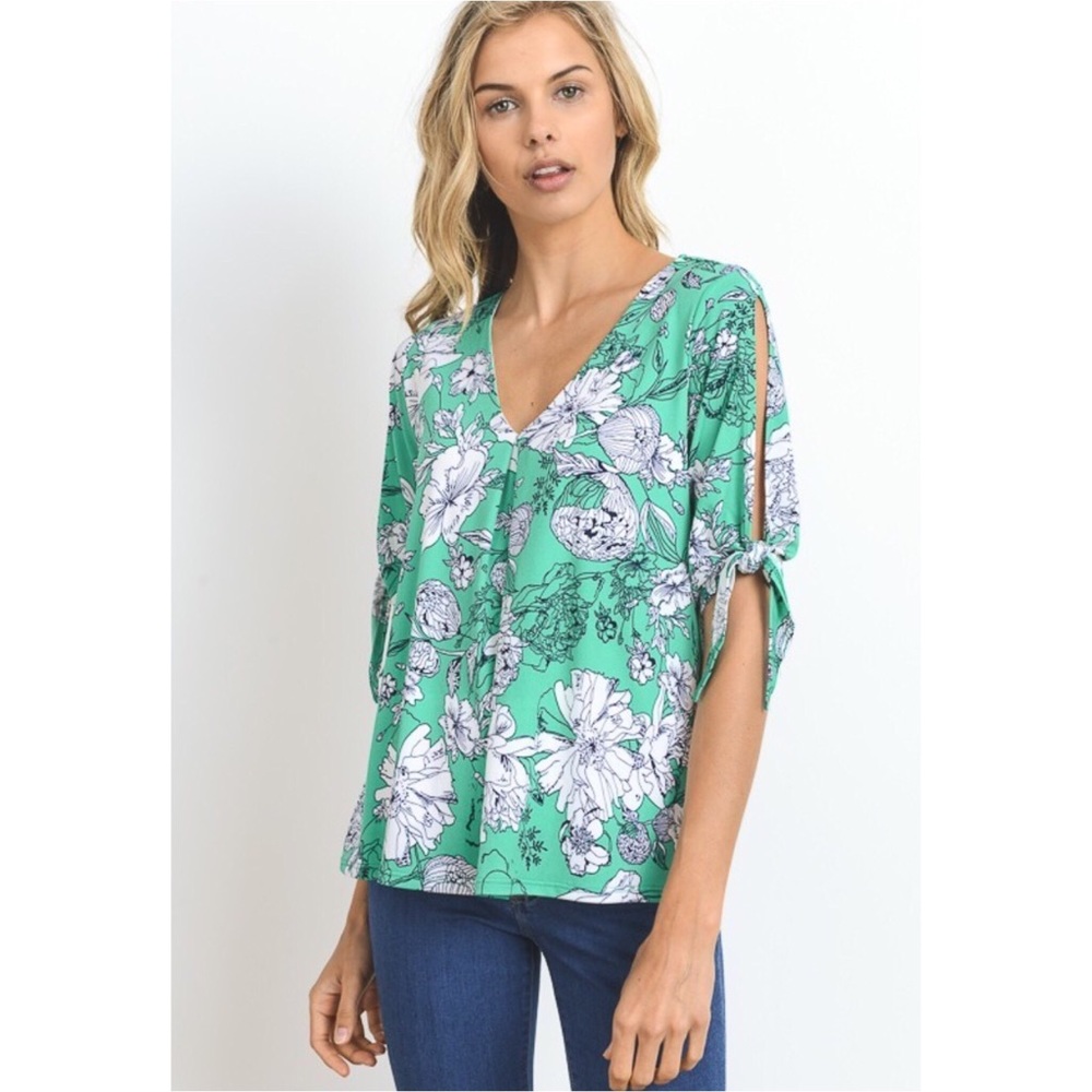 😢 Last 1! Print Cold Shoulder Top Small - Picture 3 of 4