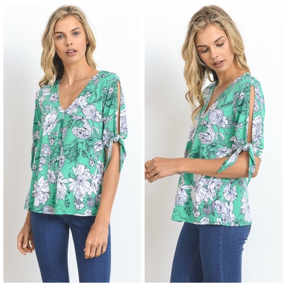 Tops - 😢 Last 1! Print Cold Shoulder Top Small