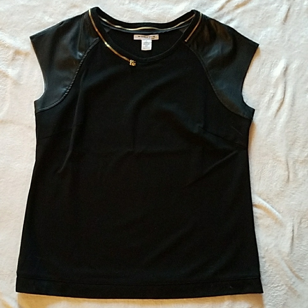 Gold accent zipper T