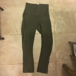 Lululemon luxtreme MESH crops. Size 2.