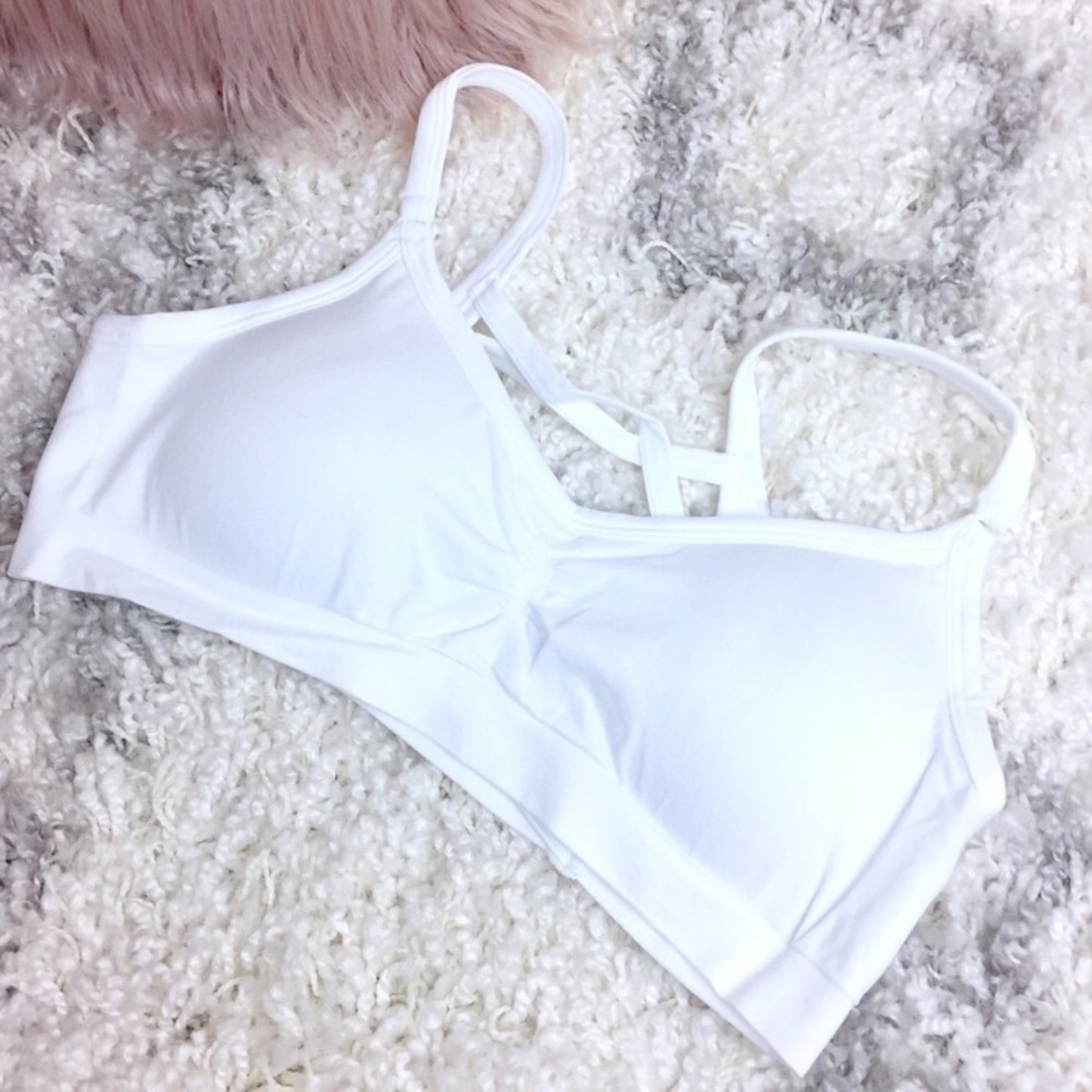 Crossover Sports Bra - Picture 2 of 6