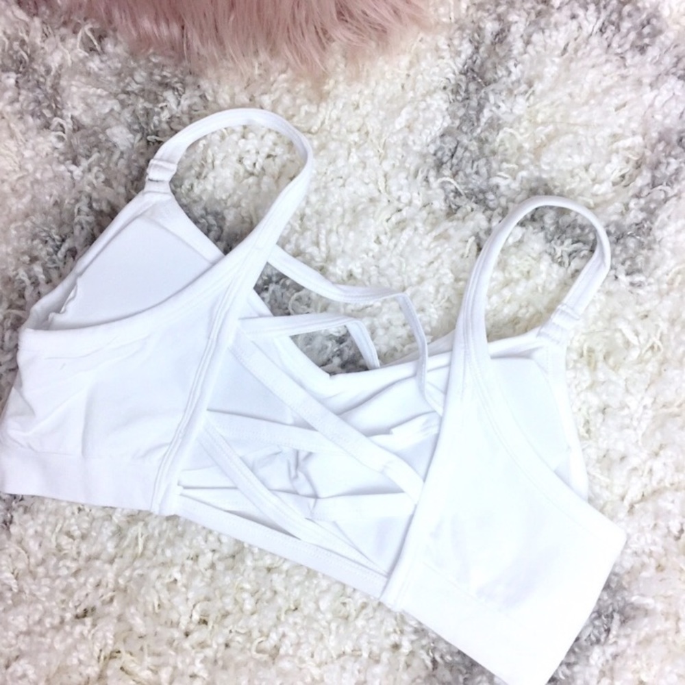 Crossover Sports Bra - Picture 4 of 6