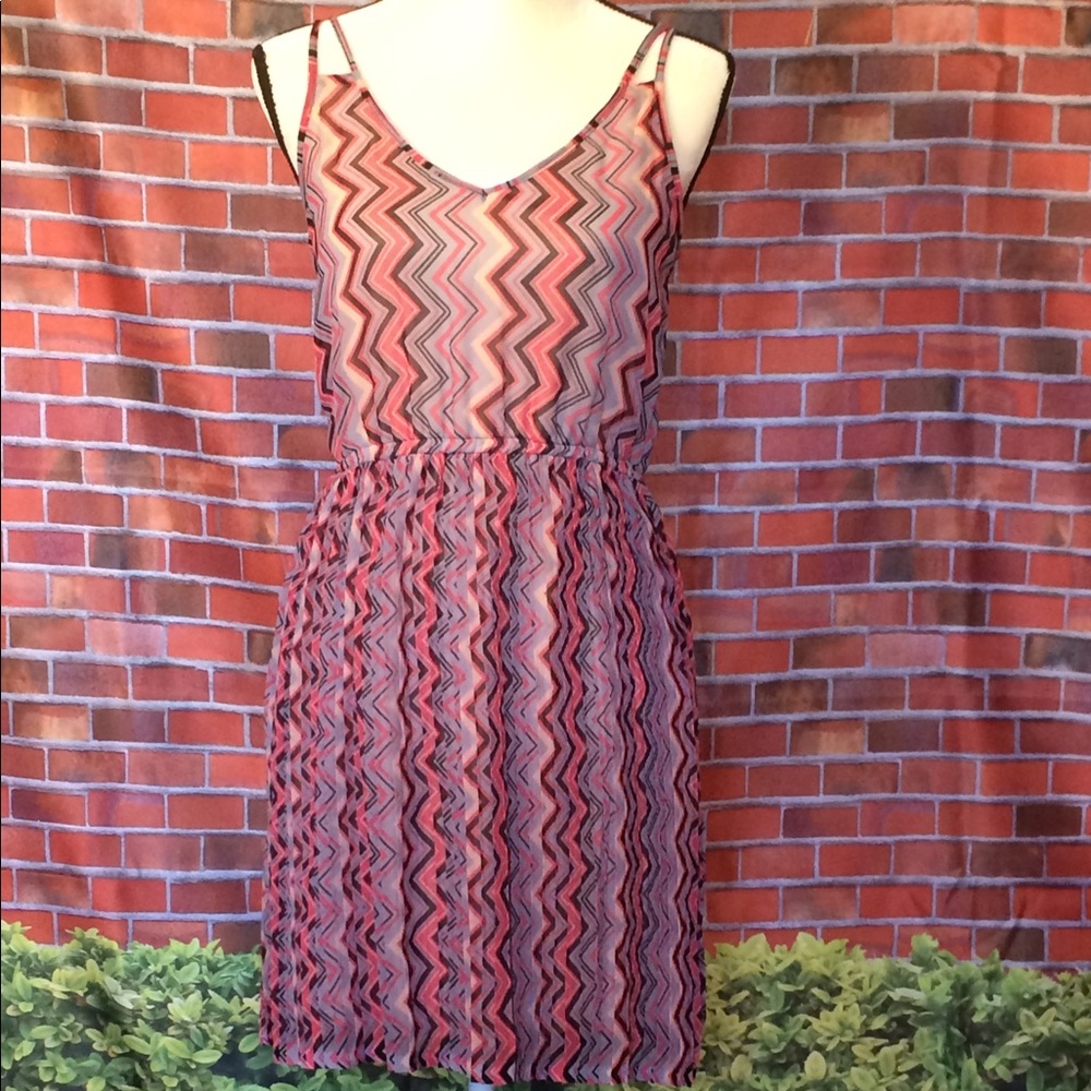 Angie - Great zigzag patterned dress.