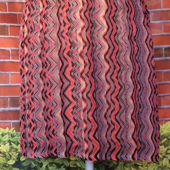 Angie - Great zigzag patterned dress. - Picture 5 of 8