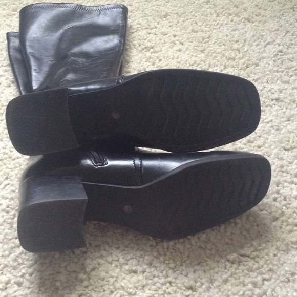 liz baker Liz Baker black leather heeled boots.Sz 10 from Anna's closet on Poshmark