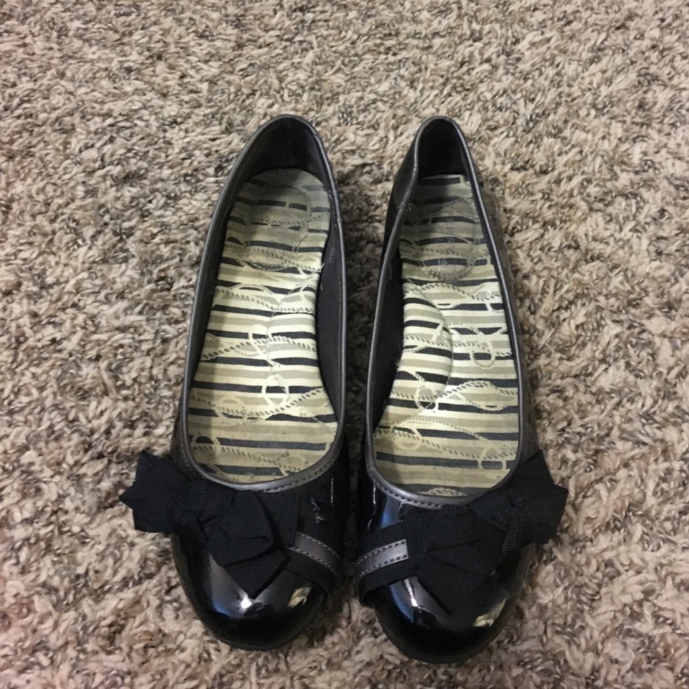 Black Sperry flats
