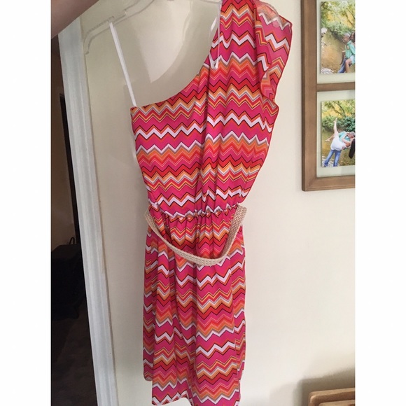 Short, one shoulder, chevron dress - Picture 2 of 3