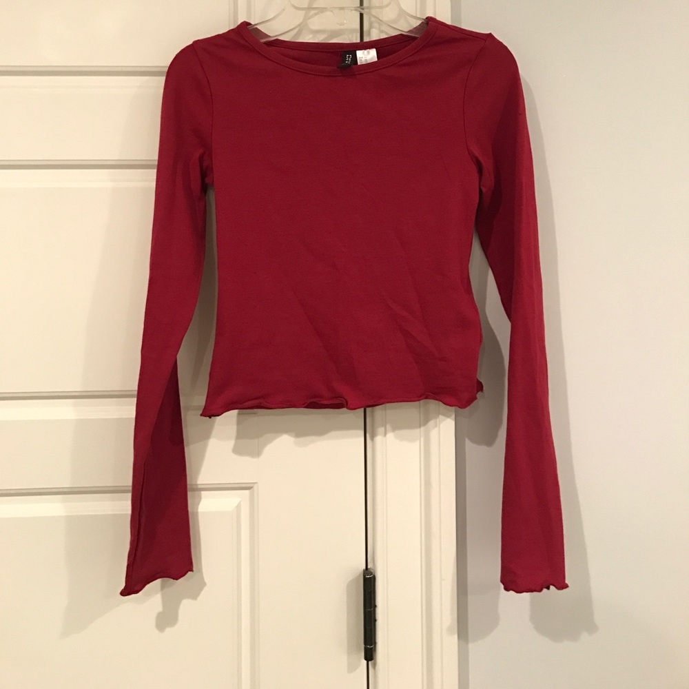 Cropped red shirt