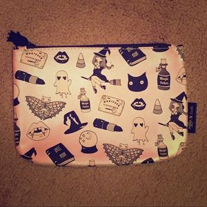 Ipsy bag and Lock It foundation for @hakujitsuu