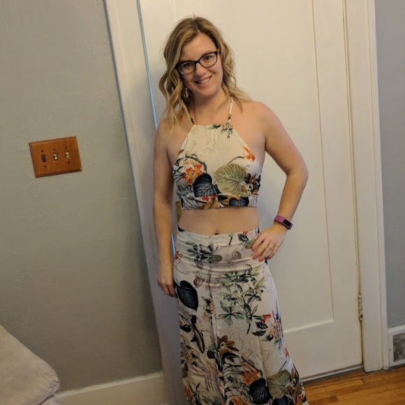 Floral two piece - Picture 3 of 8