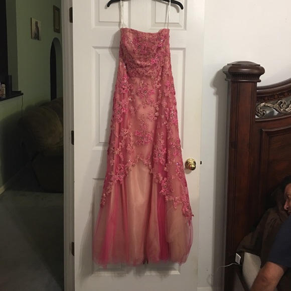 ***reduced*** Strapless gown - Picture 1 of 1