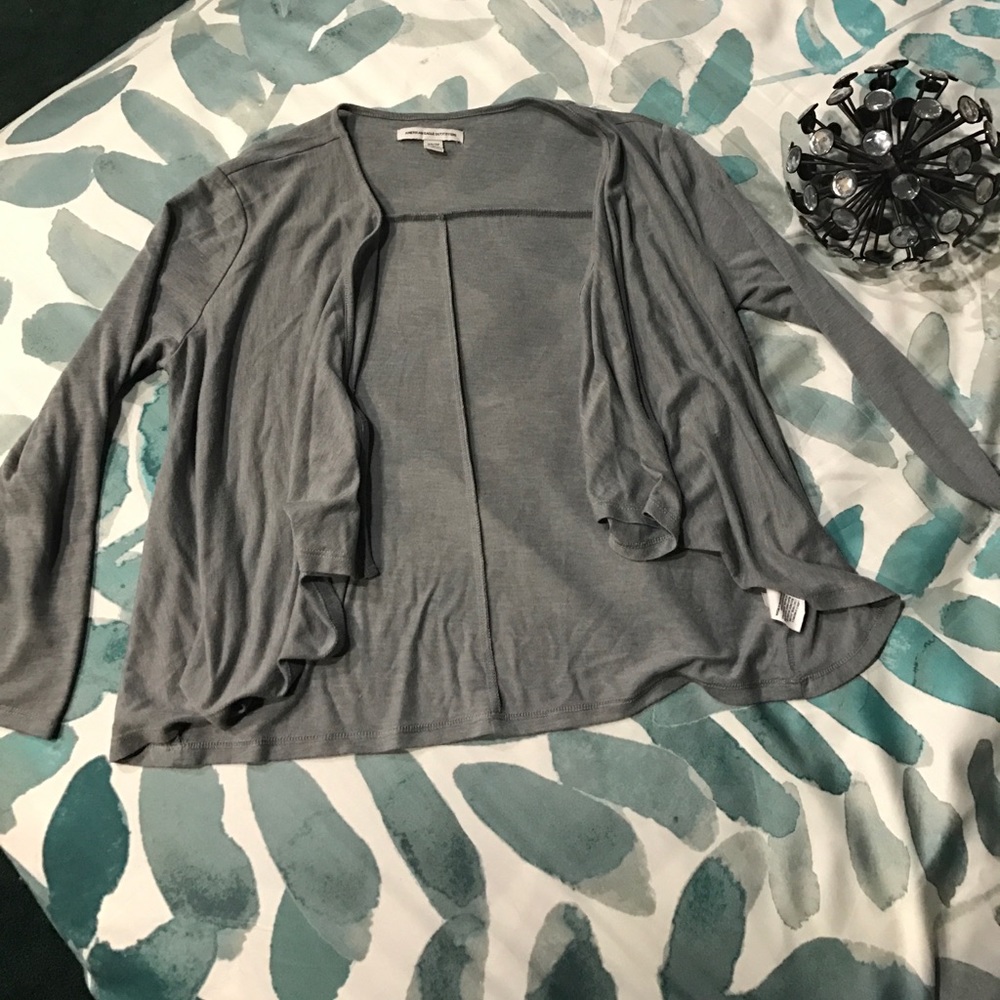 Light grey American Eagle light weight cardigan
