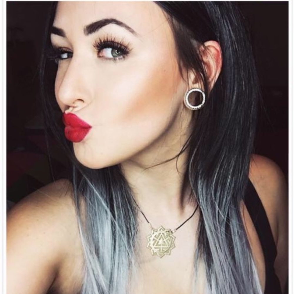 Meet your Posher, Elena