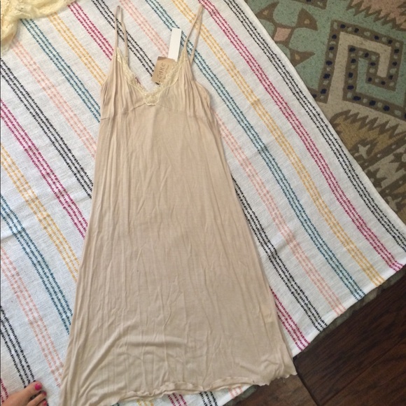 Off white lace dress with slip, never worn - Picture 4 of 4