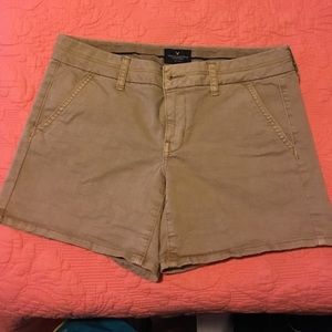 American Eagle Midi Khaki shorts