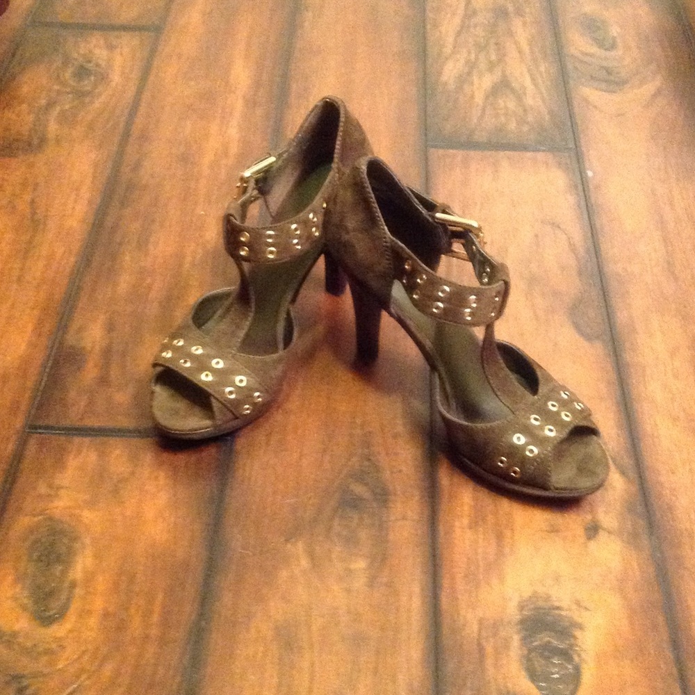 Nine West Heat It Up Olive Suede sandal