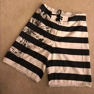 Black & White Tomhawk Men's swim trunks