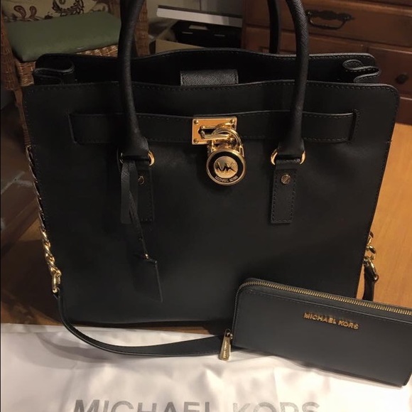 Black Michael Kors Hamilton Large Tote - Picture 1 of 4