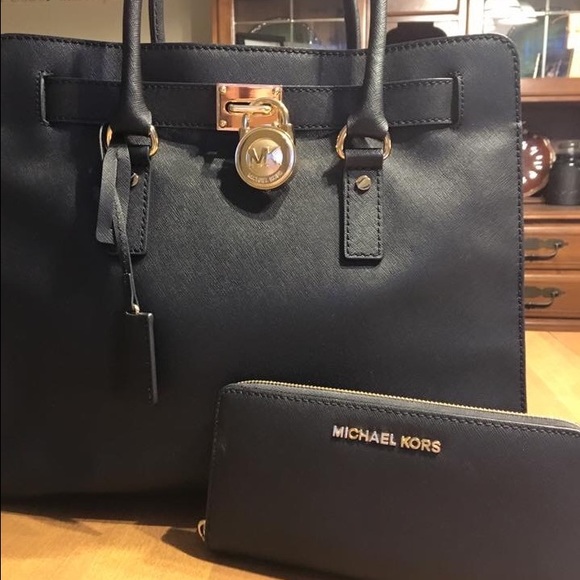 Black Michael Kors Hamilton Large Tote - Picture 2 of 4
