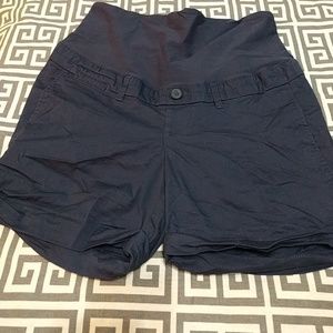 Sale! H&M maternity shorts