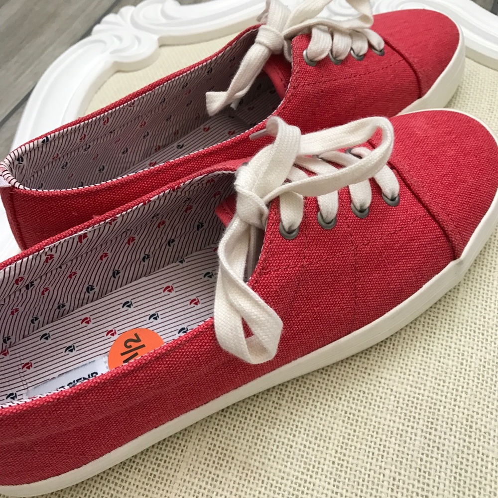 NWOT Lands' End Canvas Red Sneakers Size 9 1/2