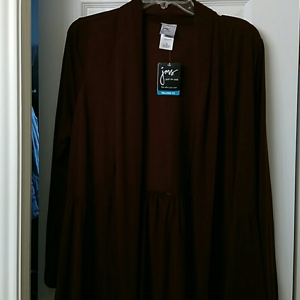 Relaxed fit Cardigan seam around 1/2 way down for
