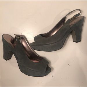 NEVERWORN Sacha London stacked grey sling back