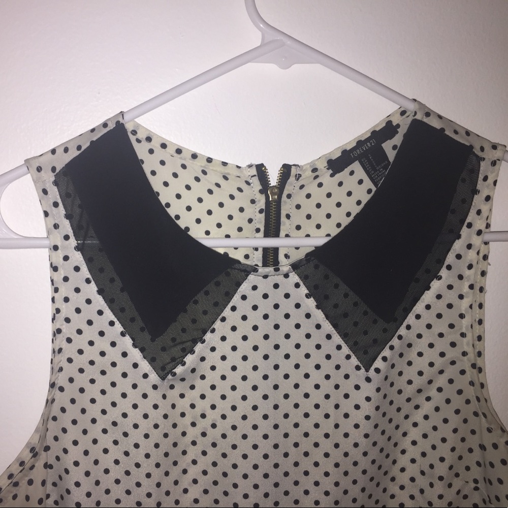Sleeveless Blouse - Picture 2 of 3