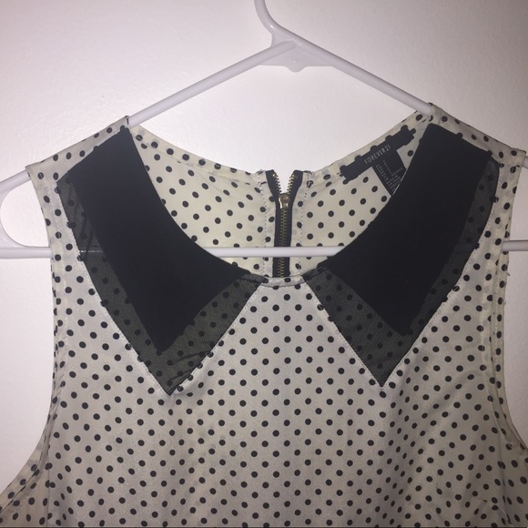 Sleeveless Blouse - Picture 2 of 3
