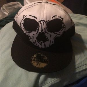 A skull type fitted cap new era