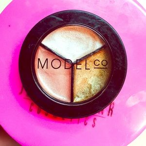 Cream bronzer, highlighter, blush trio.