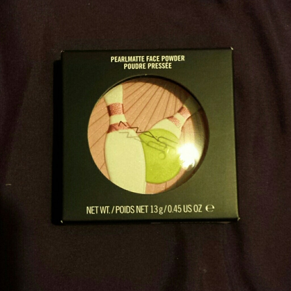 Mac pearl matte face powder