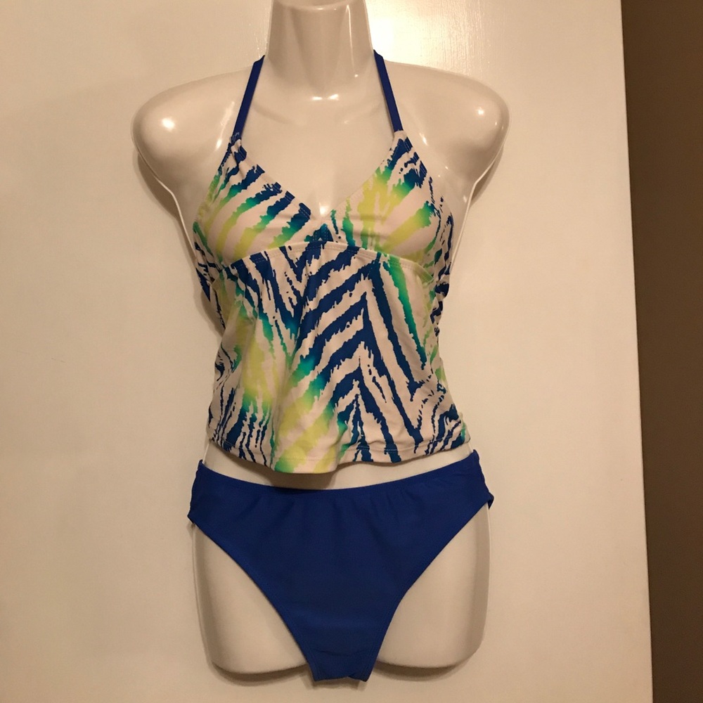 Two piece bathing suit. YOUTH 🌷
