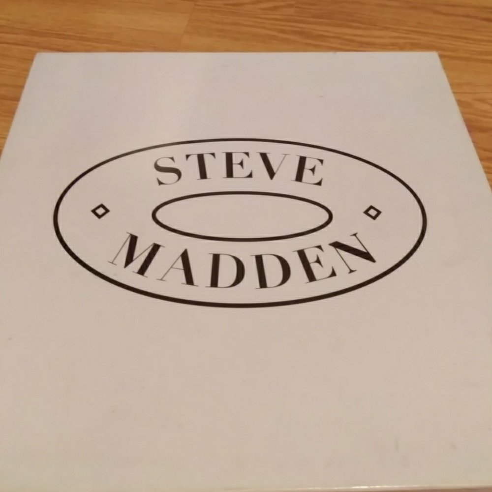 Steve Madden Joanie Grey Suede boots