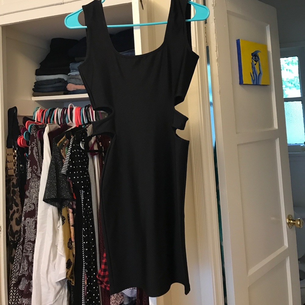 Black bodycon dress