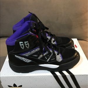 Adidas Mutombo Size 10.5, CLEAN