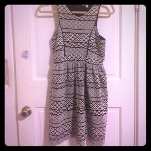 Black and white sleeveless winter dress